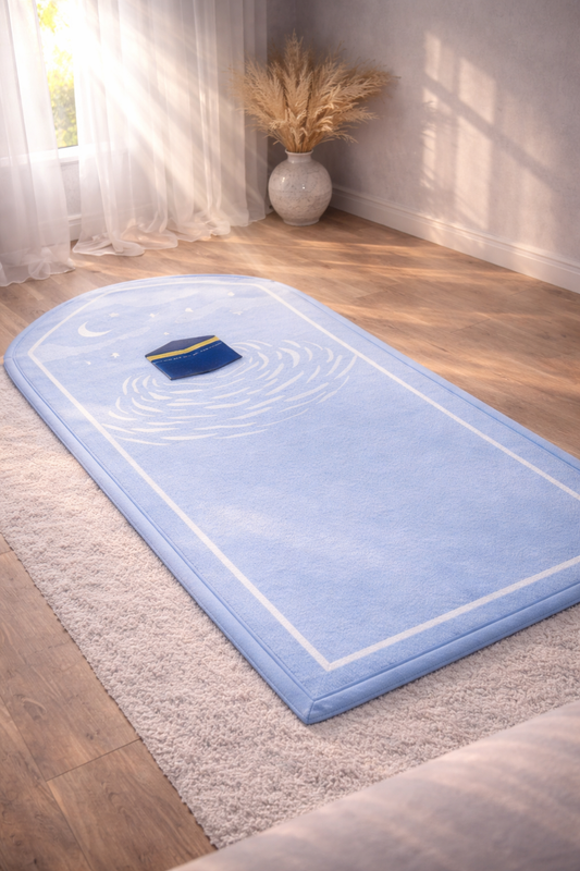 Tapis de prière enfant 50x90 cm en velours doux antidérapant couleur bleu ciel – AYAMINUR
