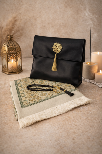 Tapis de prière transportable noir avec pochette satin et tasbih assorti – ensemble cadeau musulman AYAMINUR
